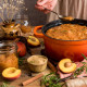 Ретро каструля Vintage Cuisine Чавунна з кришкою 2.2 л Помаранчеивий градієнт